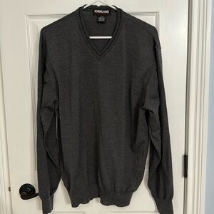 Kirkland 100% merino wool v-neck sweater XL EUC